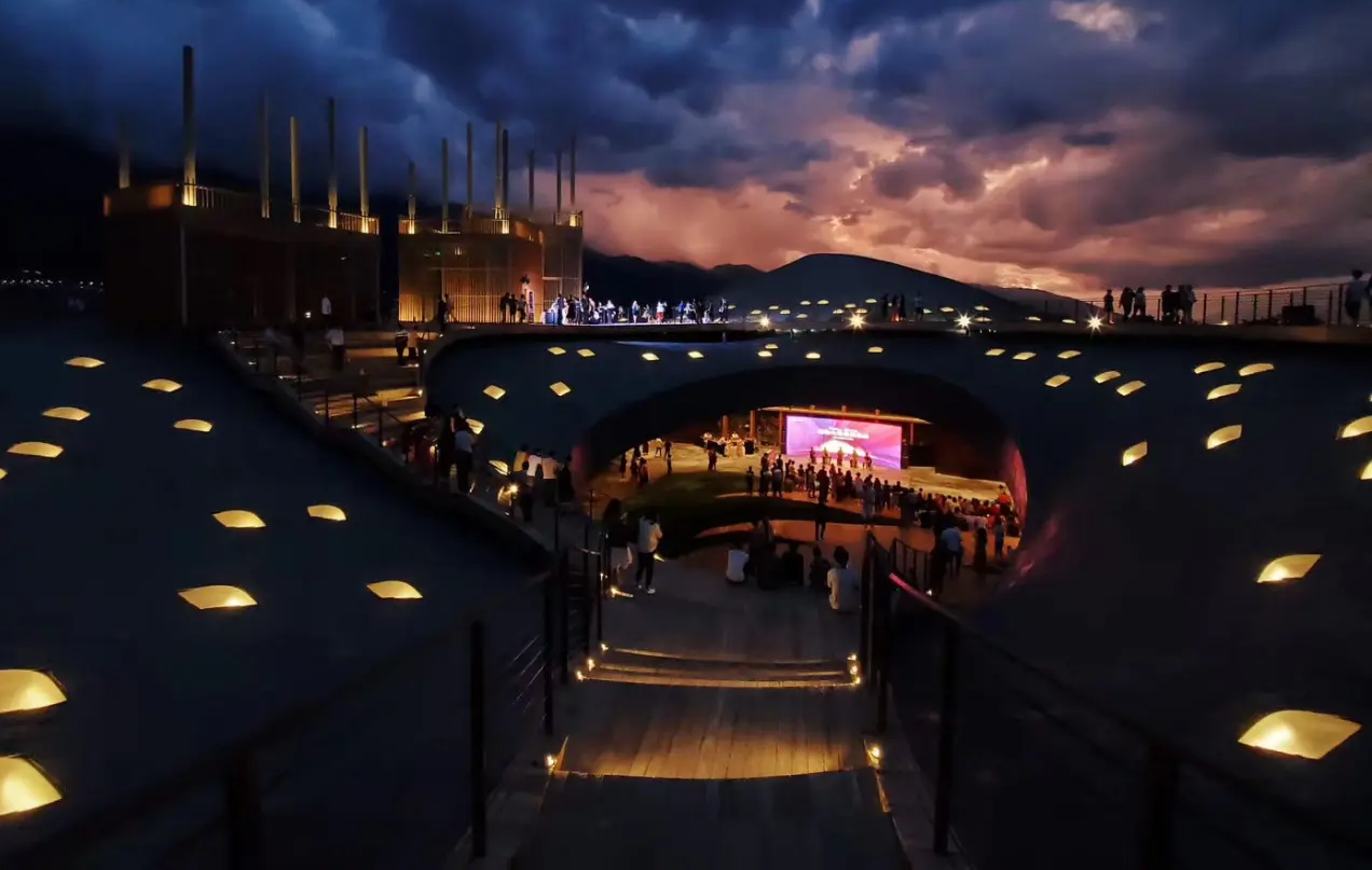 楊麗萍大劇院2.png 楊麗萍大劇院2.png