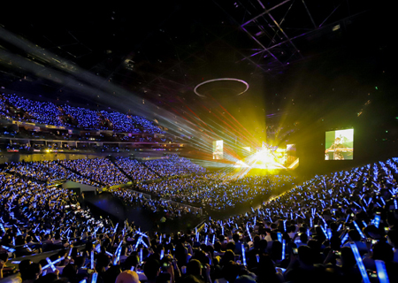 悟空體育LED透明屏閃耀伍佰ROCK STAR上海演唱會(huì)！