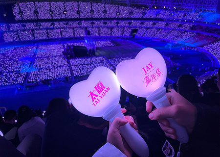 悟空體育透明屏和熒光棒引爆周杰倫太原演唱會(huì)（第三場(chǎng)）