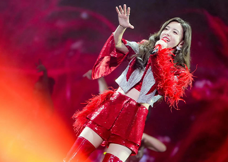 于文文無(wú)錫演唱會(huì),悟空體育舞臺(tái)LED透明屏閃耀全場(chǎng)