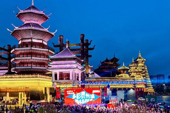 嗨翻國慶！悟空體育大屏閃耀多彩貴州城，點燃滿山跑音樂生活節(jié)！