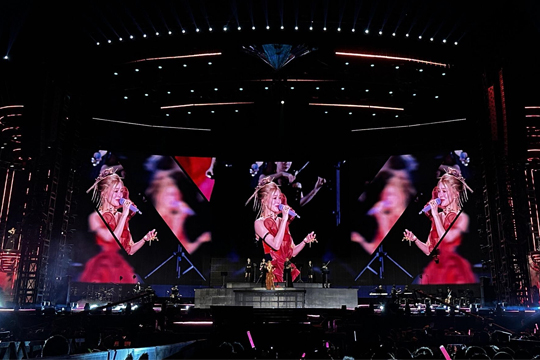 9年等待終圓夢(mèng)！悟空體育LED屏幕點(diǎn)亮張韶涵南昌演唱會(huì)璀璨之夜！